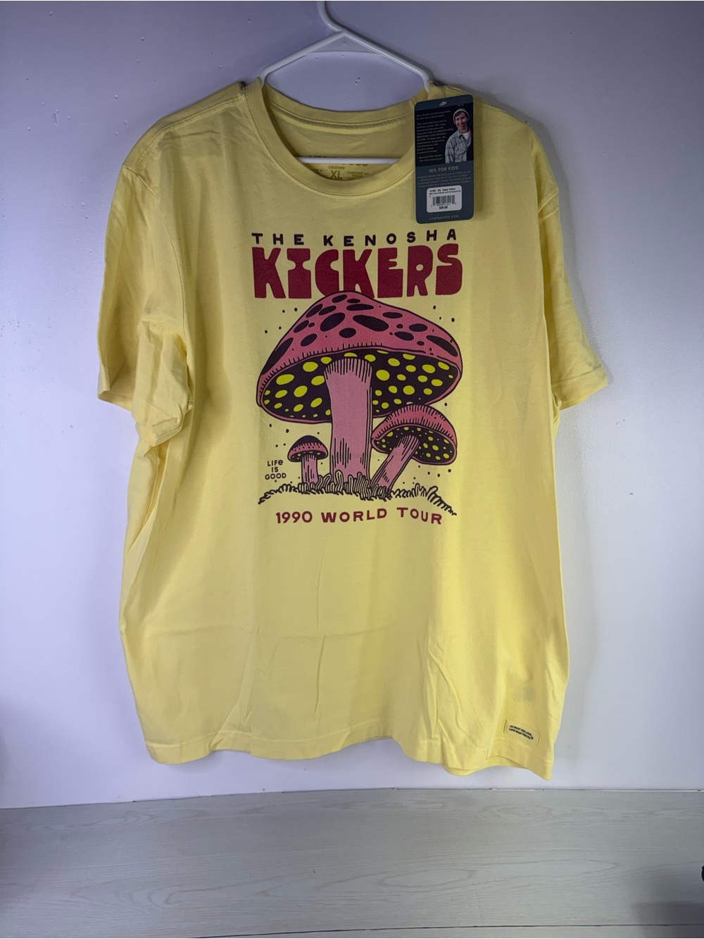 Life is Good retro "Kenosha Kickers 1990 World Tour" mushroom size XL